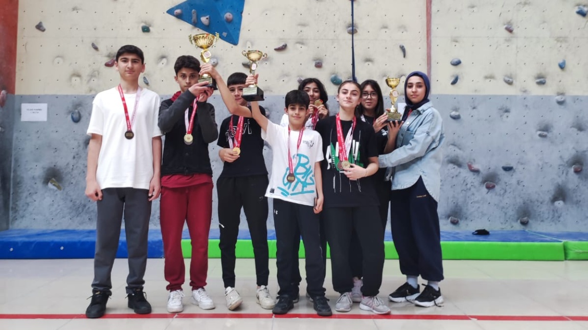 Yıldız Takım Tırmanış Yarışmasında Öğrencilerimizin Başarısı